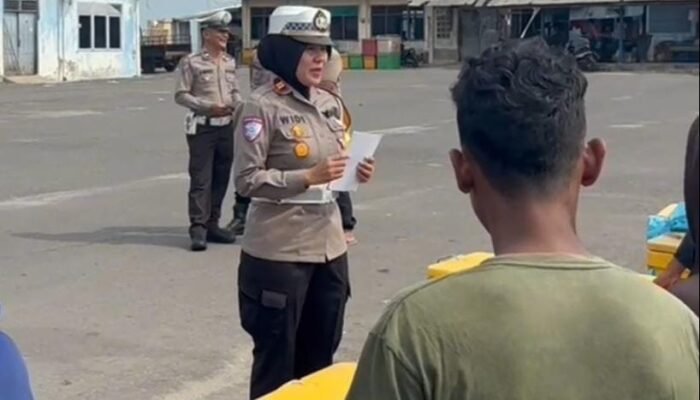 Ops Zebra Menumbing 2024, Sat Lantas Polres Bangka Barat Bagikan Brosur Himbauan Dir Lantas Polda Kep. Babel
